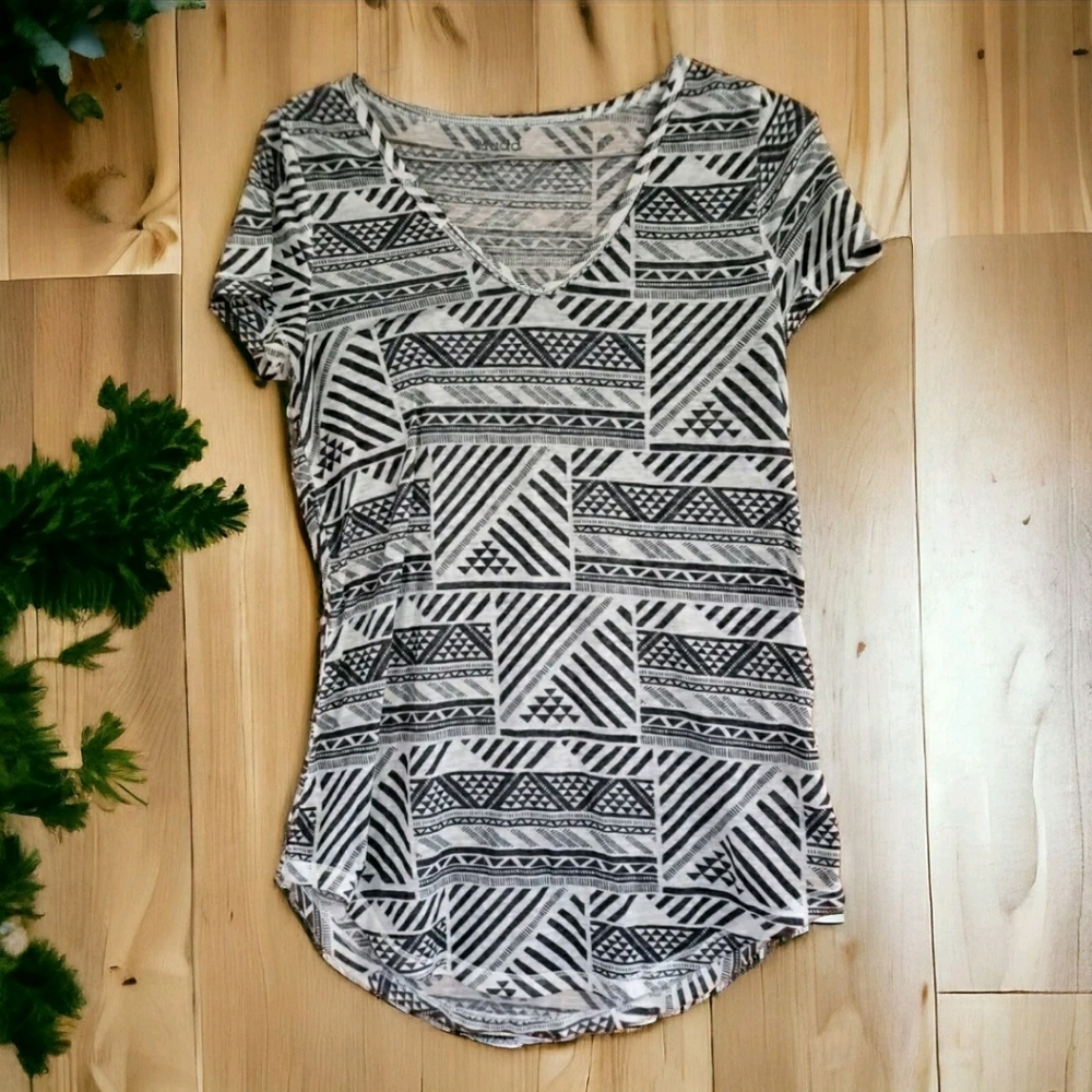 Mudd Womens Small Blouse T-Shirt Top Flowy Lightweight Boho Geometric